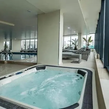Luxury Mamaia Nord Piscina Sauna Jacuzzy Prima Linie La Mare דירה *