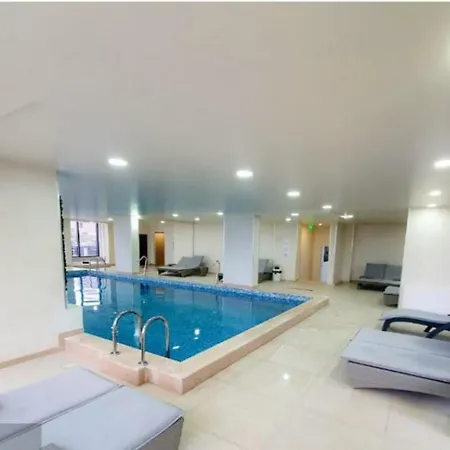 Luxury Mamaia Nord Piscina Sauna Jacuzzy Prima Linie La Mare דירה